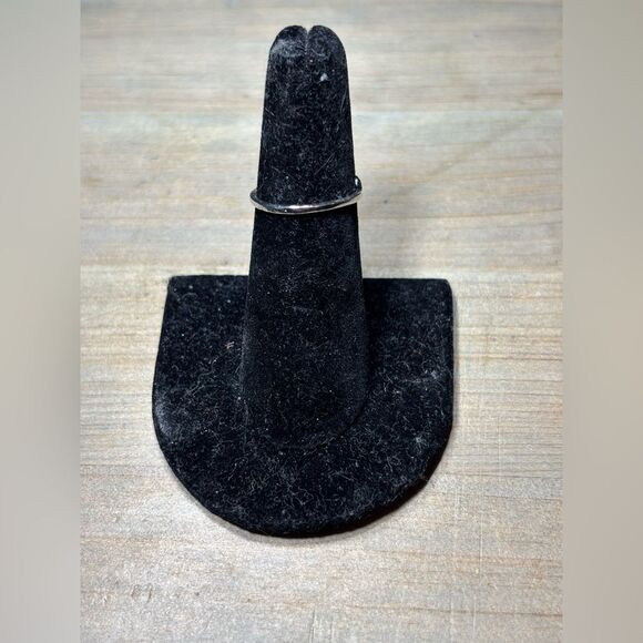 New! Infinity Silver Tone Ring Size 5.5 Costume Jewelry Hypoallergenic - Picture 2 of 5